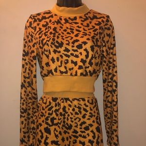 Adorable mini skirt set!